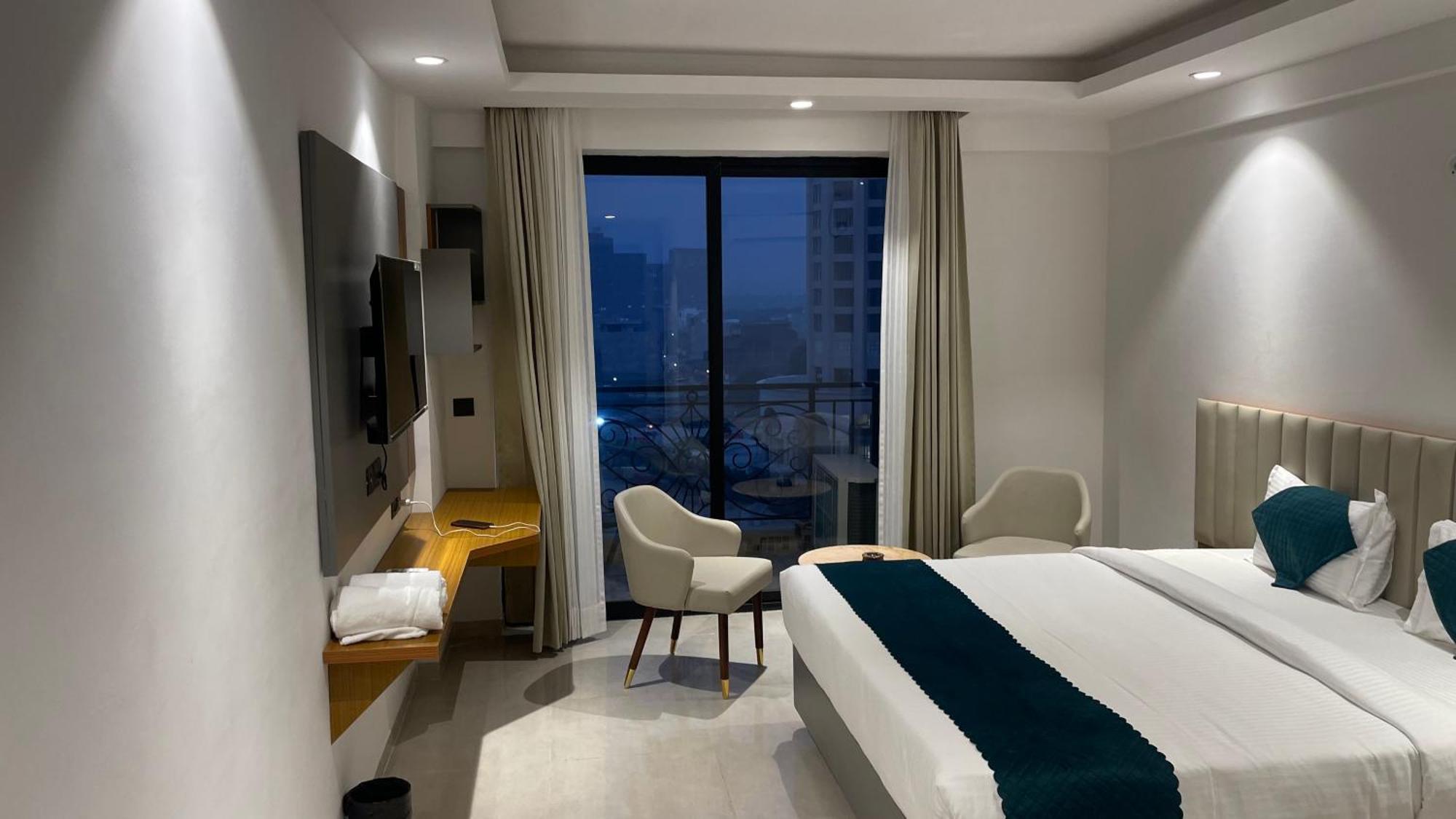 Hotel Maple Tree - Near Ekana Cricket Stadium - Lucknow Zewnętrze zdjęcie