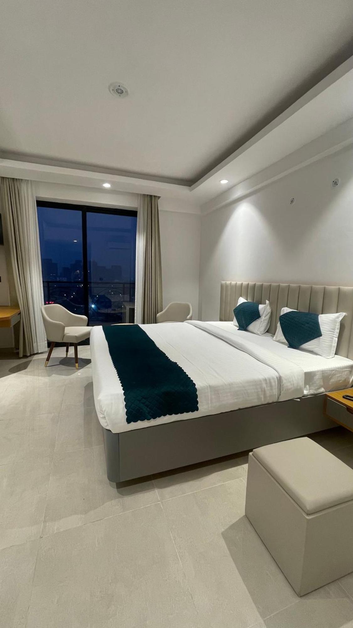 Hotel Maple Tree - Near Ekana Cricket Stadium - Lucknow Zewnętrze zdjęcie